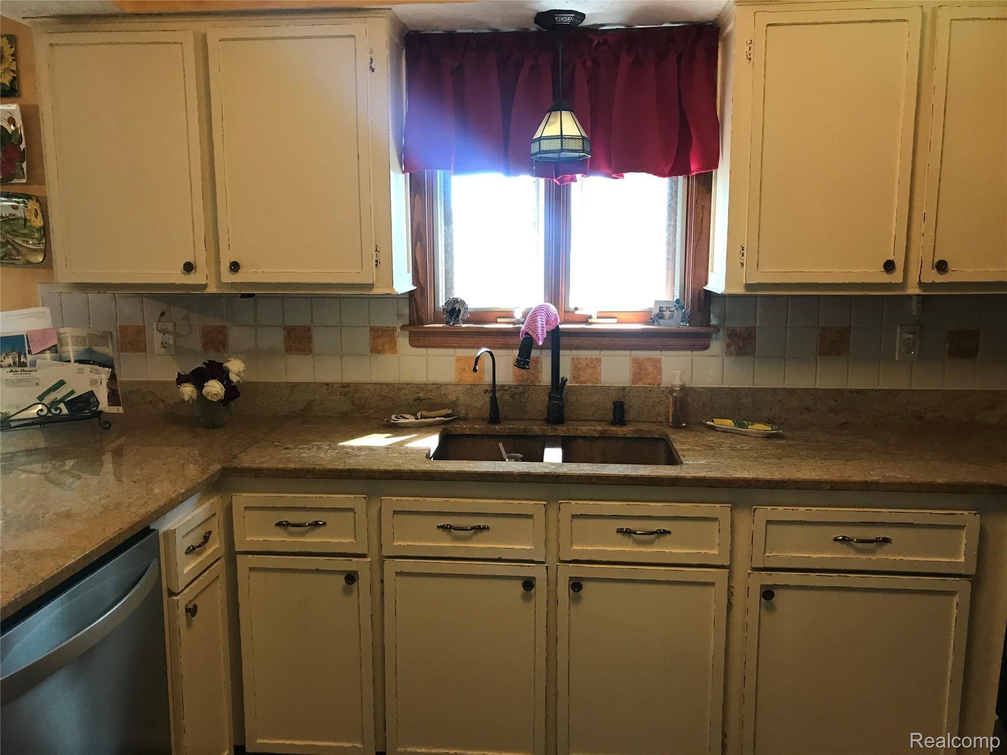 9045 Oakhill Road Clarkston, MI 48348 - Photo 21 of 55 IMG_3764.JPG
