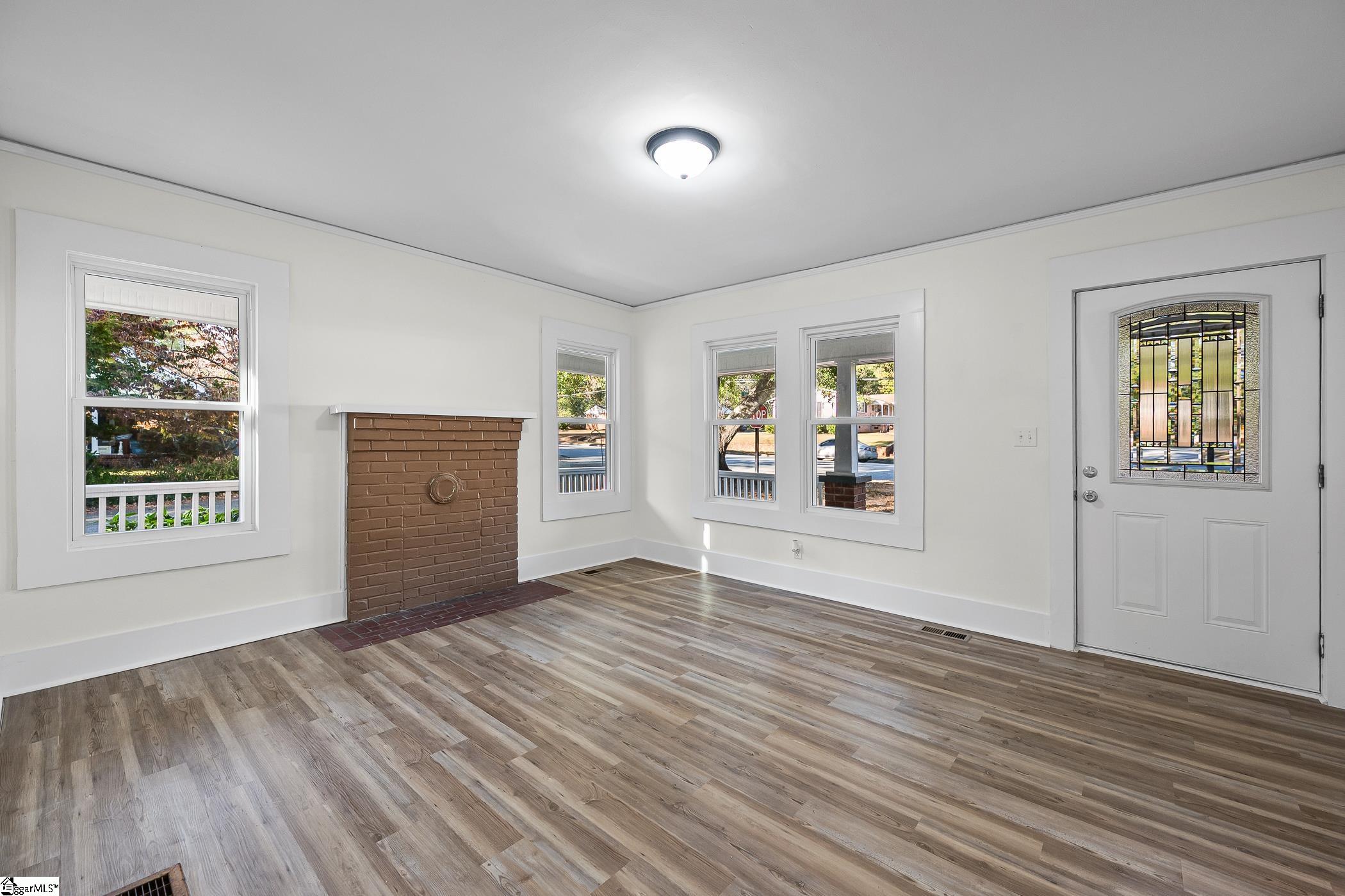 627 Church Street Laurens, SC 29360 - Photo 4 of 43