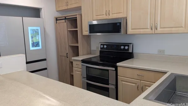 $3,900 | 340 Kawaihae Street, Unit H, Honolulu, HI 96825