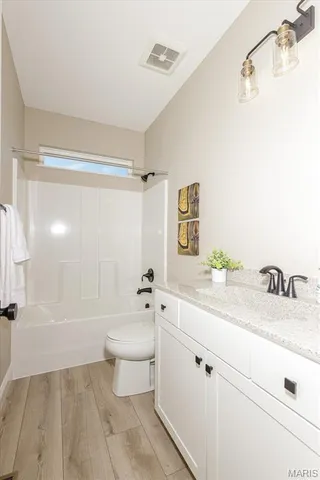 $399,900 | 1 Brookmont @ Ryehill Manor Street, St. Peters, MO 63376