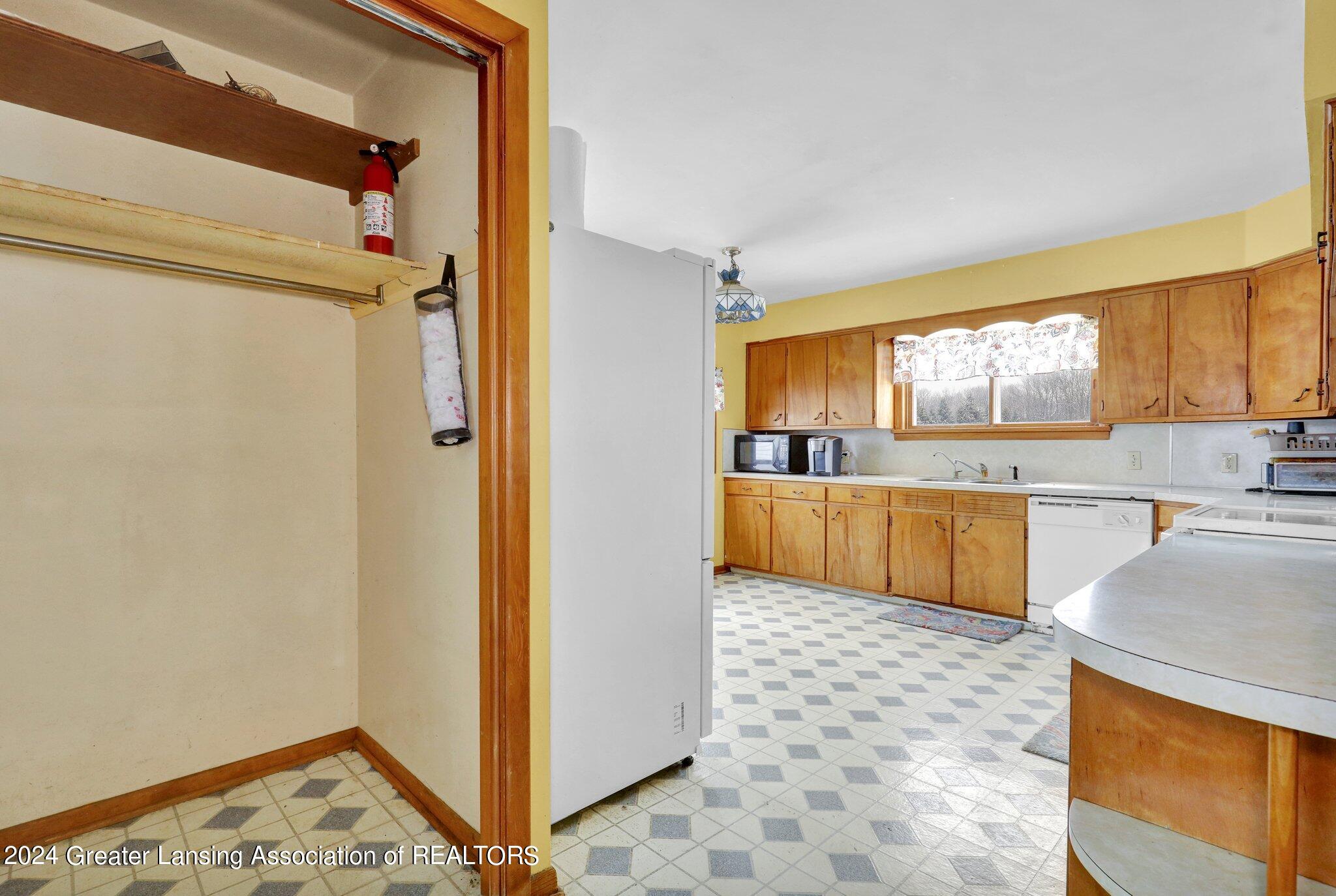 2595 Narrow Lake Road Charlotte, MI 48813 - Photo 12 of 29 10-web-or-mls-Open Ended Media-10