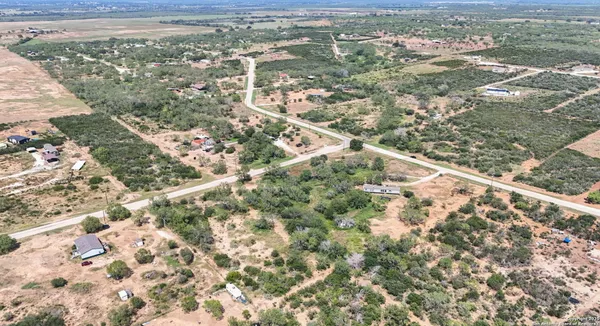 $290,000 | 200 County Road 2662, Devine, TX 78016