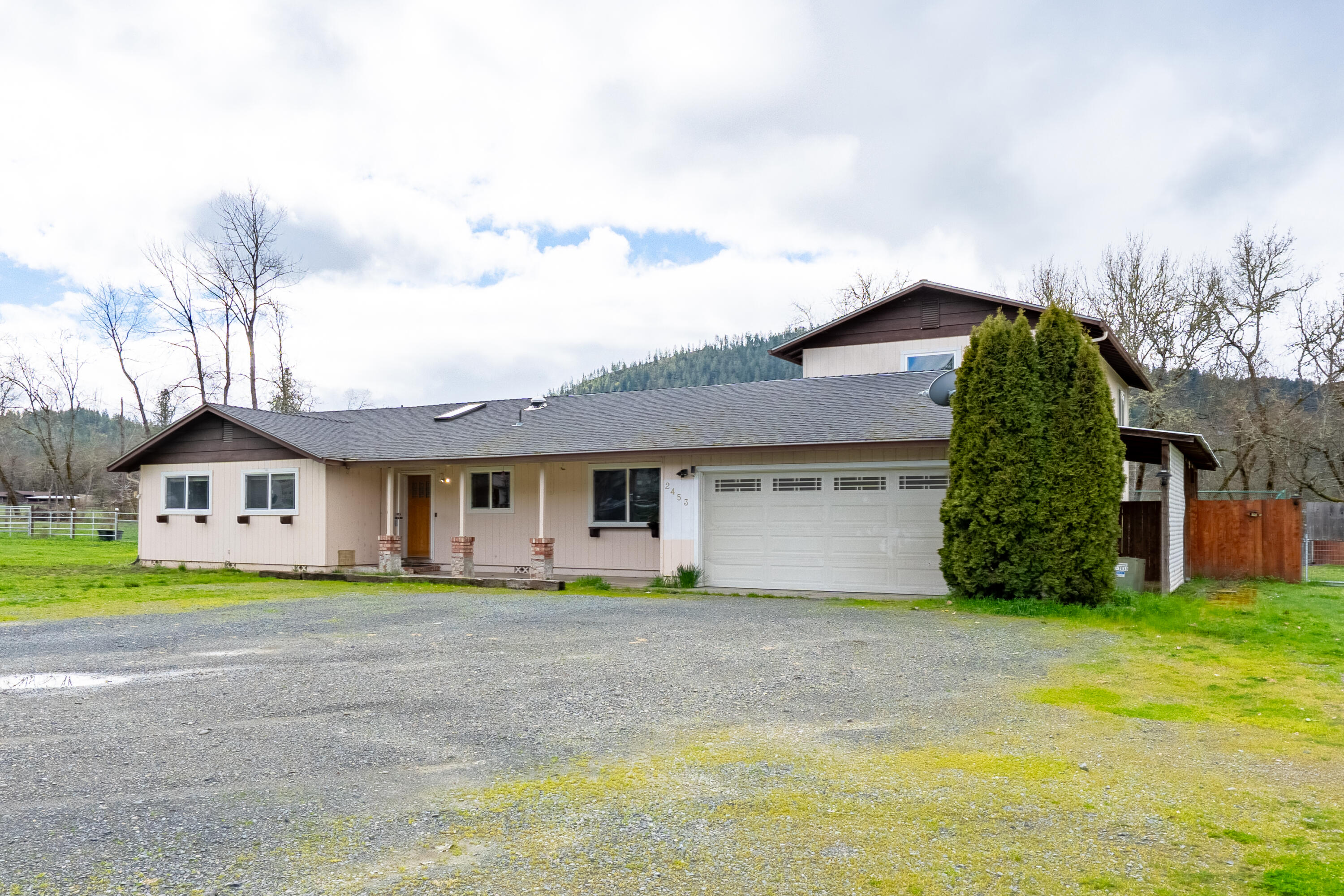 2453 Stringer Gap Road Grants Pass, OR 97527 - Photo 2 of 95