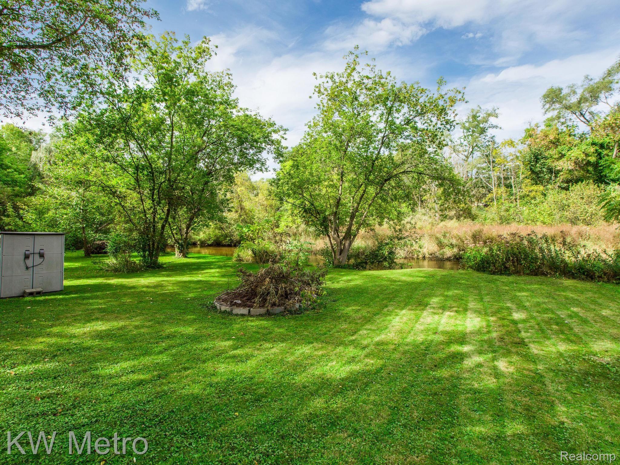 360 Brighton Lake Rd Brighton-035-001-360 Brighton Lake Road-MLS_Size.jpg