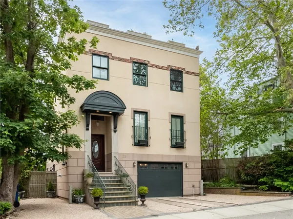 $3,600 | 22 Young Street, Newport, RI 02840