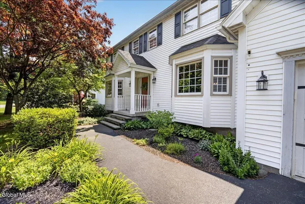 $599,900 | 3 Cindy Lane, Halfmoon, NY 12065