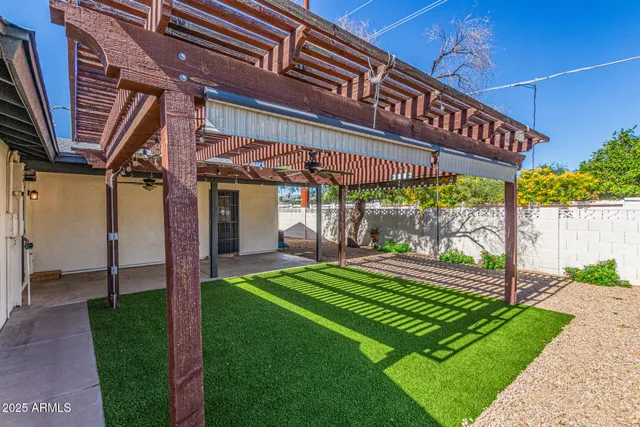 a view of a house with a yard balcony