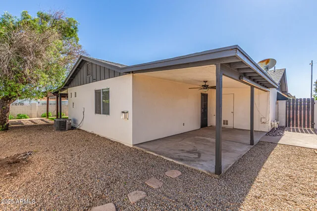 a view of a house with a backyard