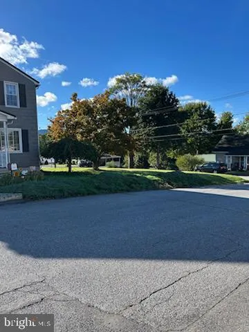 a view of a house with a back yard