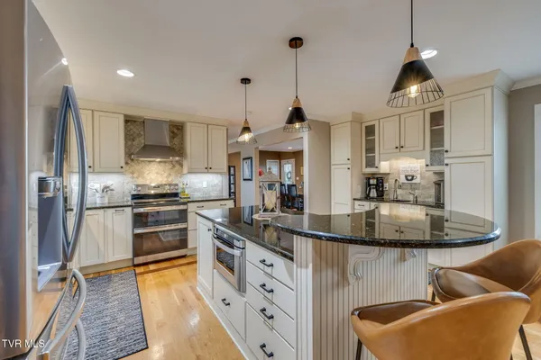 $910,000 | 512 Hideaway Farm Road, Piney Flats, TN 37686