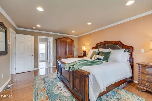 $910,000 | 512 Hideaway Farm Road, Piney Flats, TN 37686