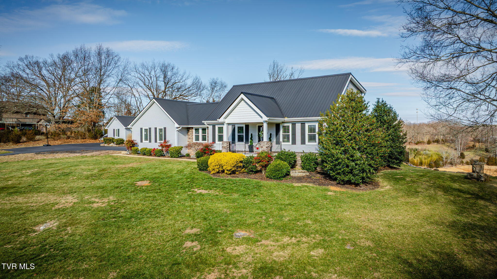 512 Hideaway Farm Road Piney Flats, TN 37686 - Photo 4 of 58 003