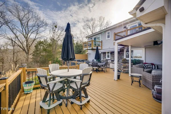 $910,000 | 512 Hideaway Farm Road, Piney Flats, TN 37686