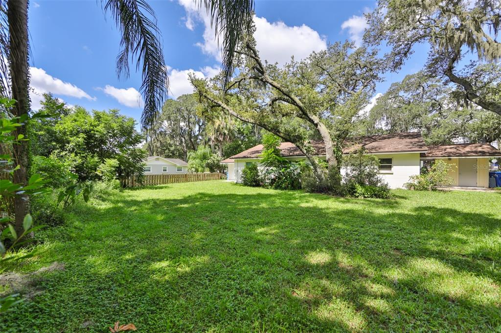 105 North Kingsway Road Seffner, FL 33584 - Photo 25 of 32 Gallery Image 25