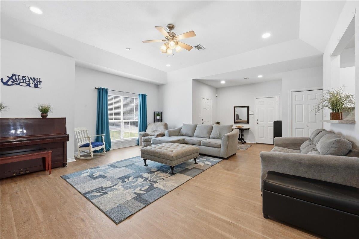 7240 Bythewood Road Beaumont, TX 77713 - Photo 7 of 27 Gallery Image 7