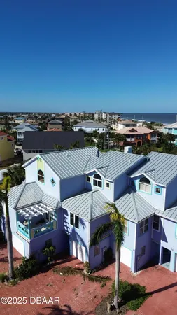 a view of a fountain in front of a building