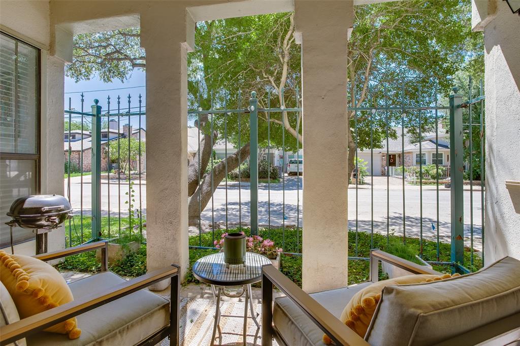 3105 San Jacinto Street, Unit 104 Dallas, TX 75204 - Photo 32 of 36 a view of balcony with couches