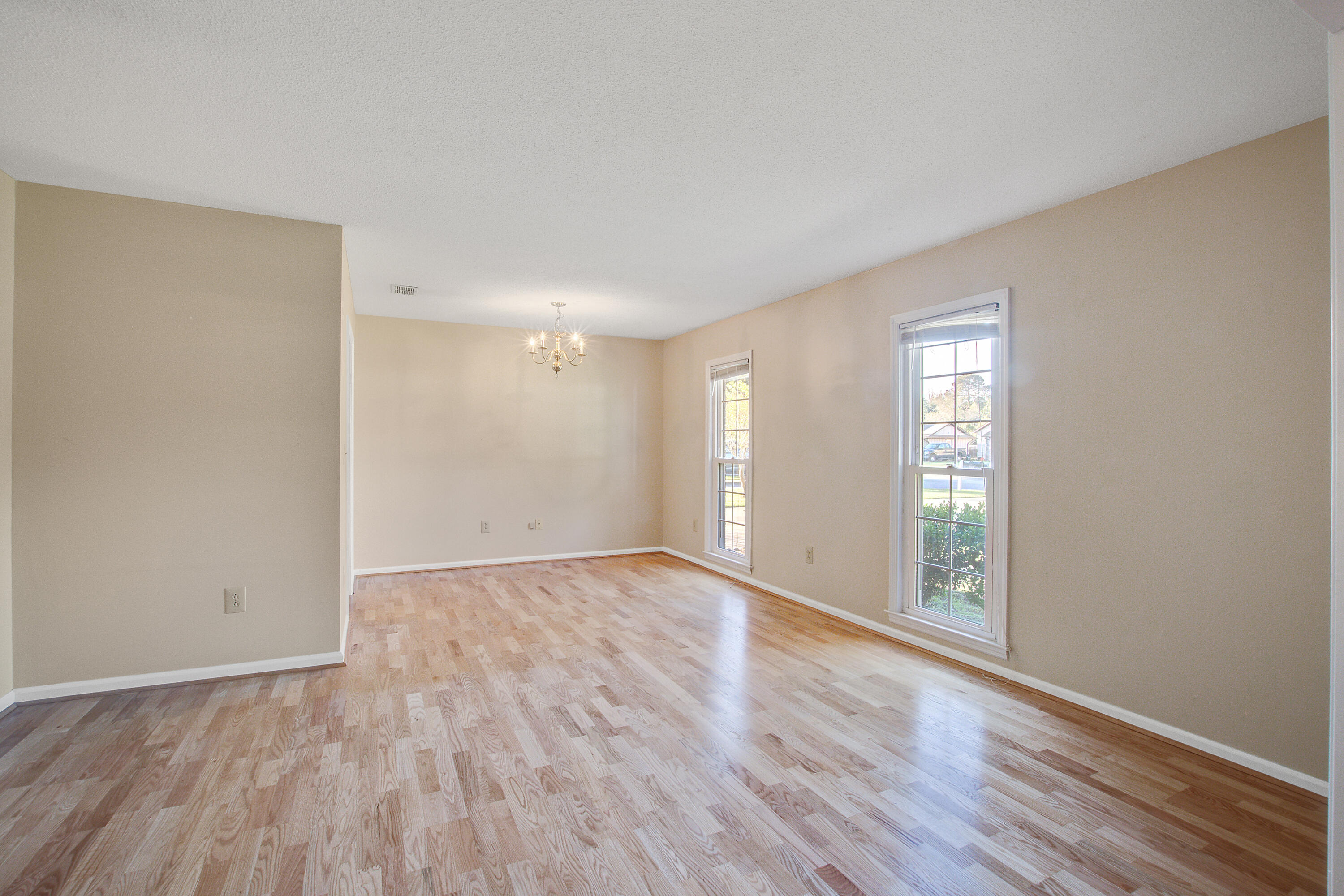 501 Beauregard Road Summerville, SC 29486 - Photo 6 of 33 501 (6)