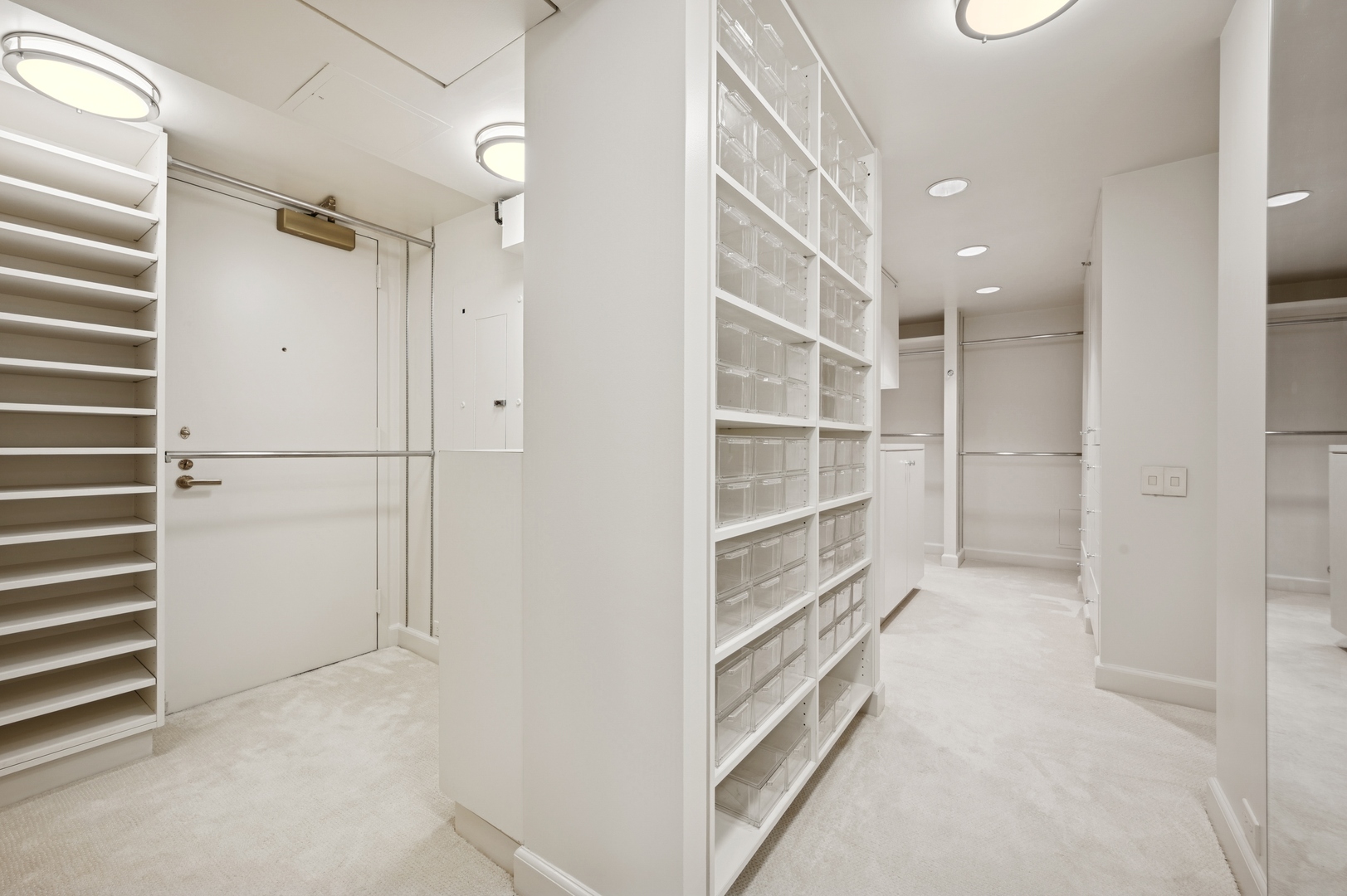 132 East Delaware Place, Unit 5201 Chicago, IL 60611 - Photo 27 of 42 a view of walk in closet and empty room