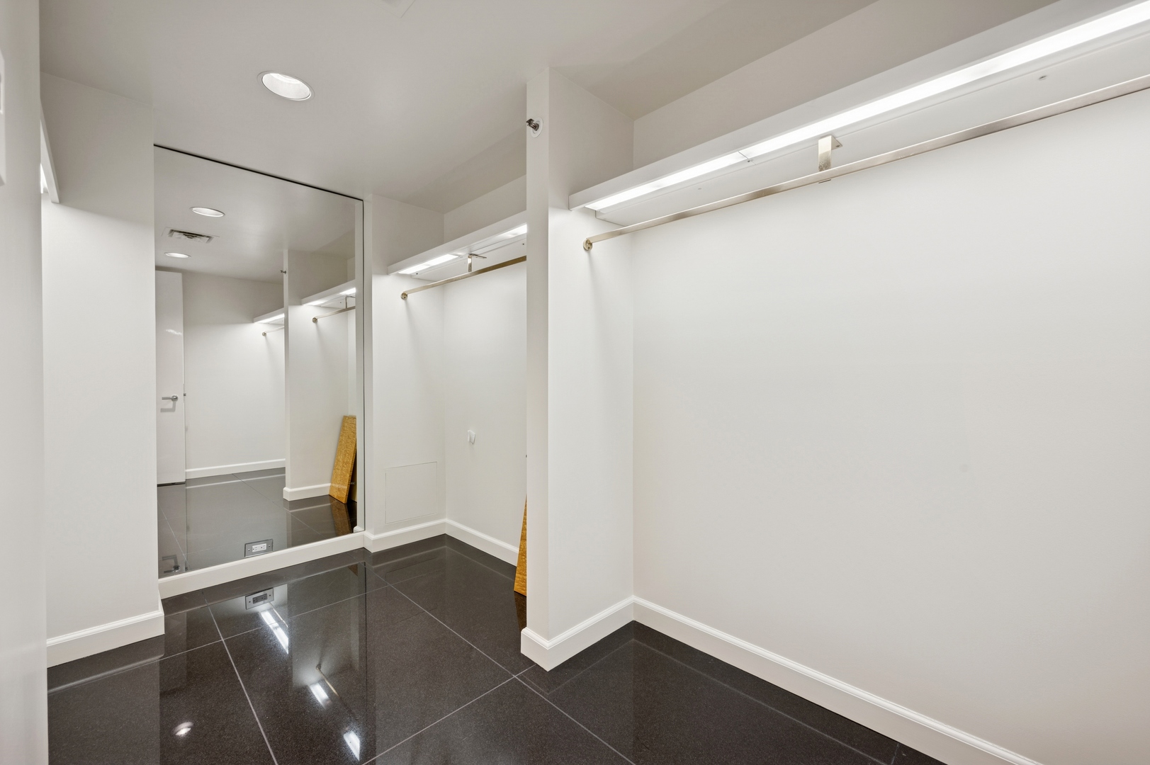 132 East Delaware Place, Unit 5201 Chicago, IL 60611 - Photo 33 of 42 a view of an empty room