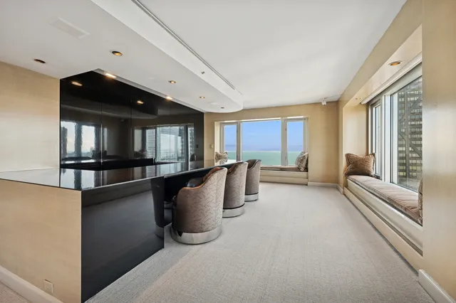 a black and white photo of a living room