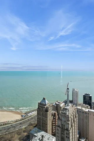 $2,297,747 | 132 East Delaware Place, Unit 5201, Chicago, IL 60611