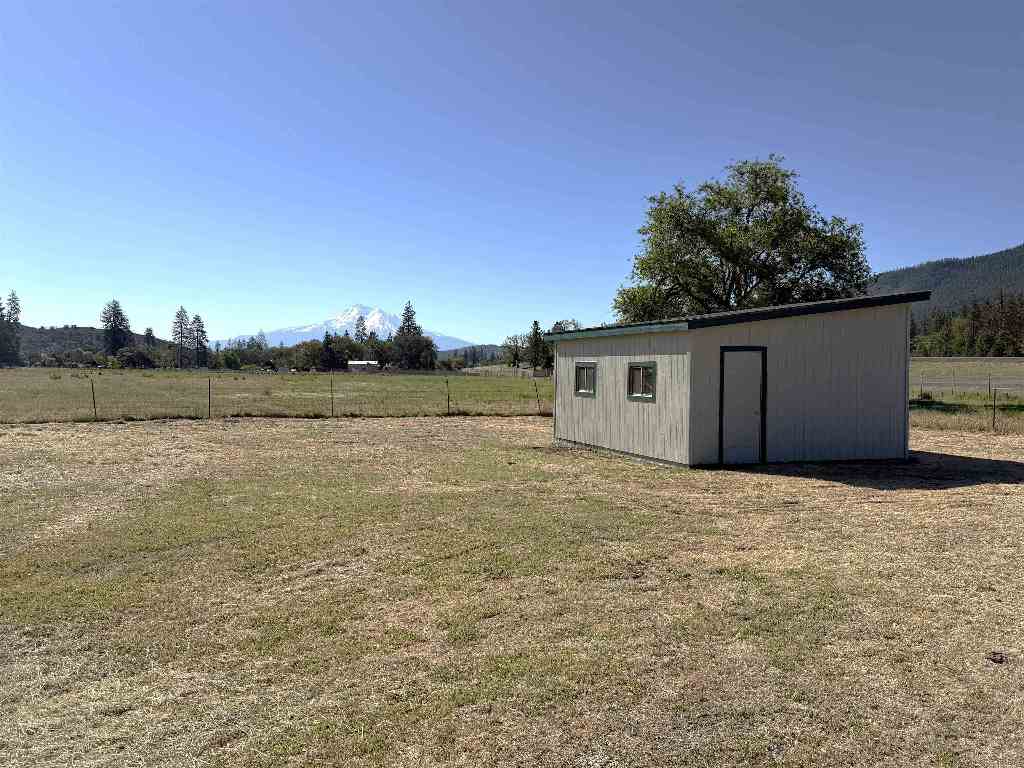 5105 Shamrock Road Yreka, CA 96097 - Photo 8 of 28 Gallery Image 8