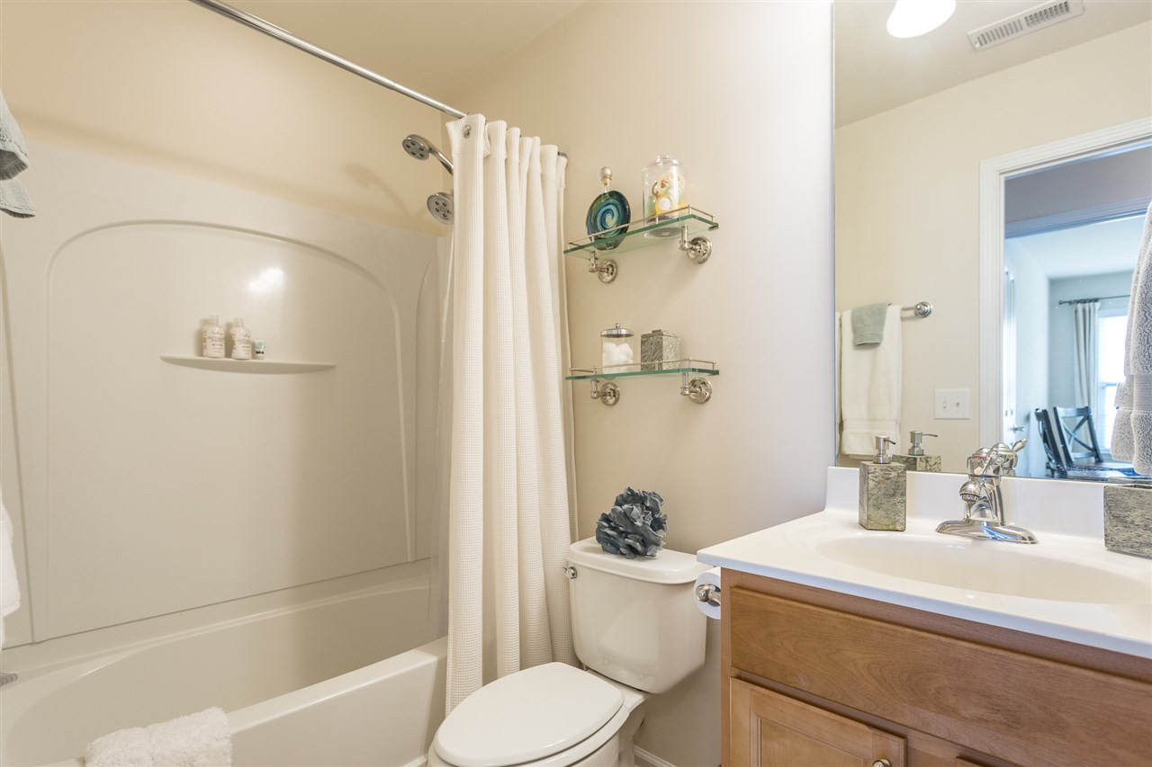 8407 Pilots View Drive Raleigh, NC 27617 - Photo 10 of 16 Bathroom