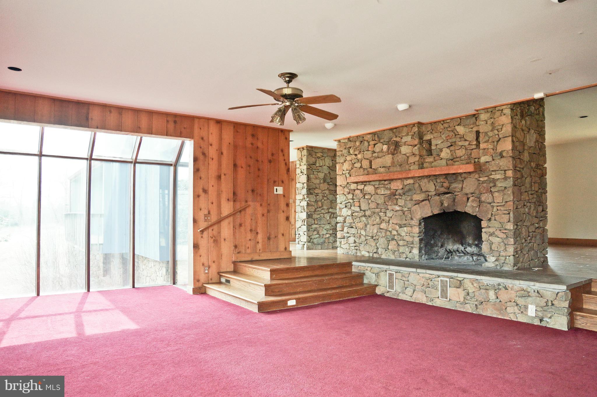 7133 Leeton Ridge Road Warrenton, VA 20186 - Photo 11 of 29 Living Room