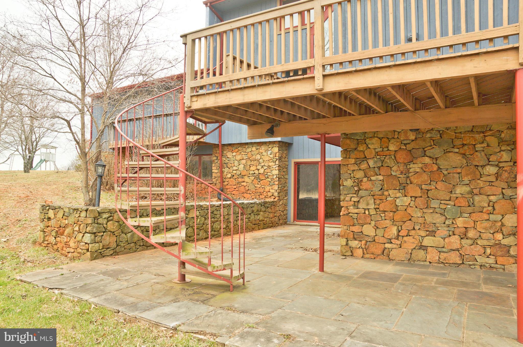 7133 Leeton Ridge Road Warrenton, VA 20186 - Photo 25 of 29 Patio and Deck