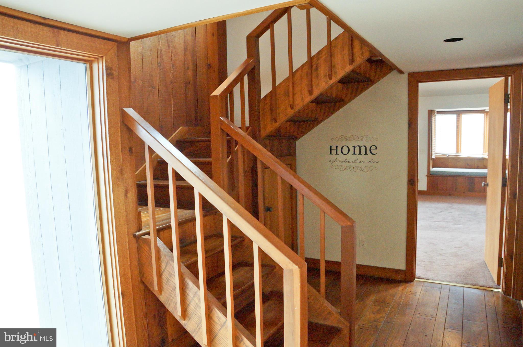 7133 Leeton Ridge Road Warrenton, VA 20186 - Photo 4 of 29 Entrance Foyer Looking toward Master Bedroom