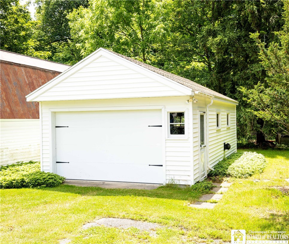 17 Lodi Street Hanover, NY 14062 - Photo 6 of 33 Detached garage