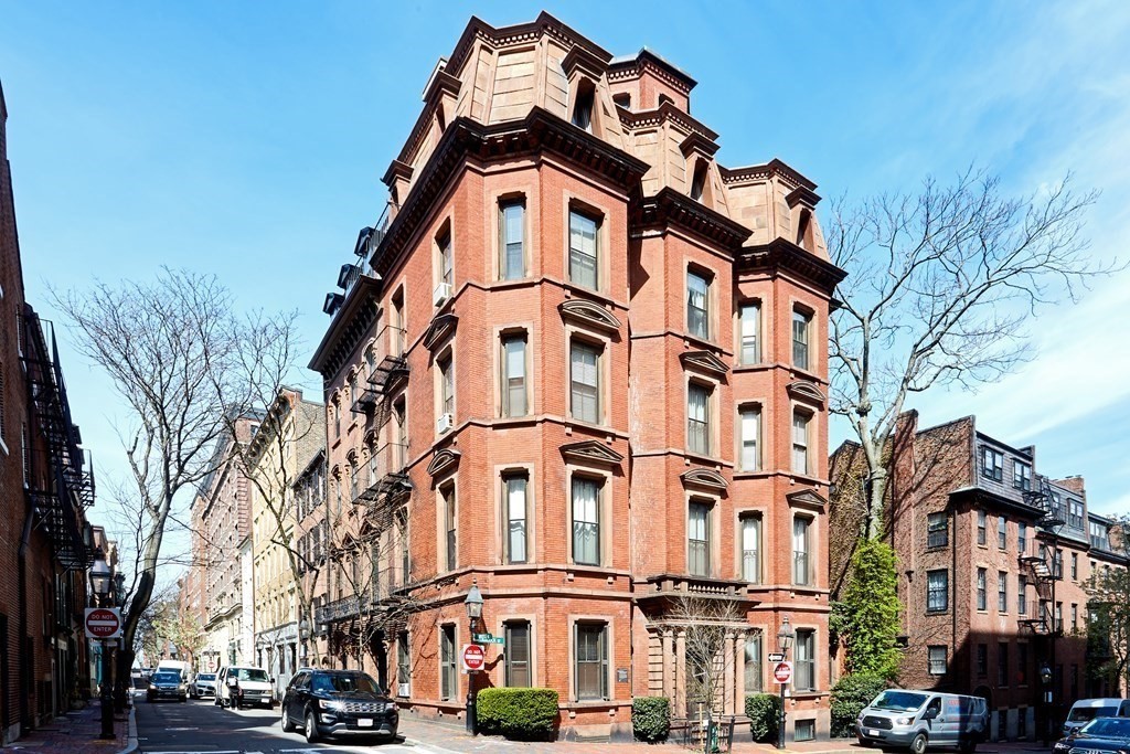 3 Myrtle Street, Unit 1 Boston, MA 02114 - Photo 19 of 25 front view of a building