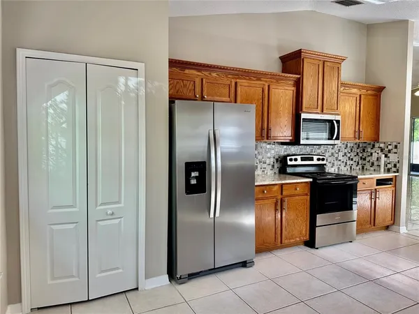 $2,100 | 13824 Royston Bend, Hudson, FL 34669