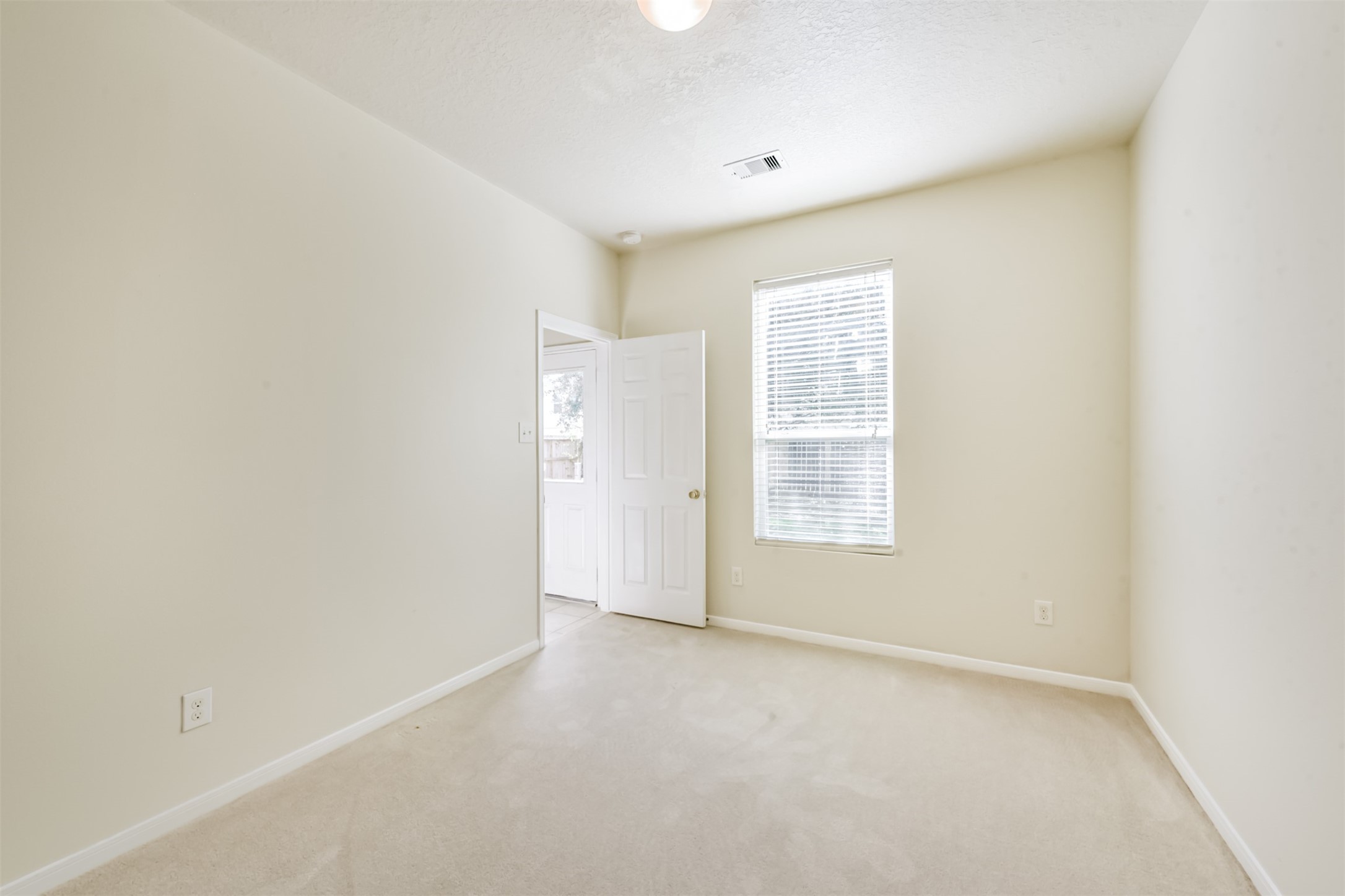 1810 Sun Point Court Humble, TX 77396 - Photo 18 of 38 an empty room with a window