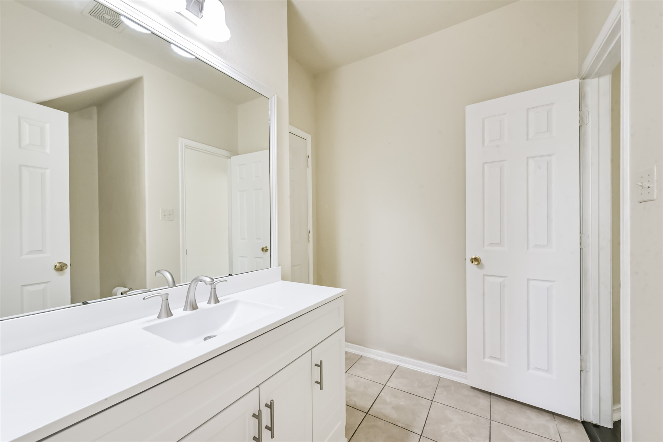 1810 Sun Point Court Humble, TX 77396 - Photo 19 of 38 a bathroom with a sink and a mirror