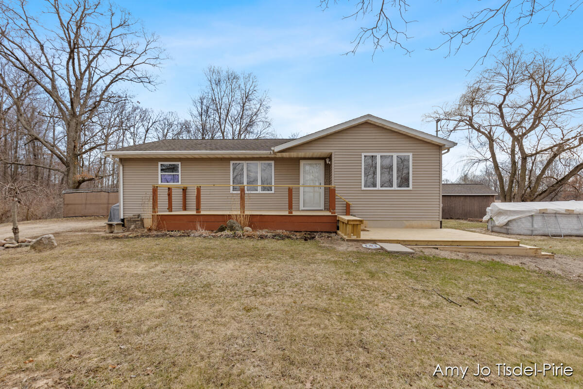 8899 Brown Road Fenwick, MI 48834 - Photo 1 of 20 IMG_1000