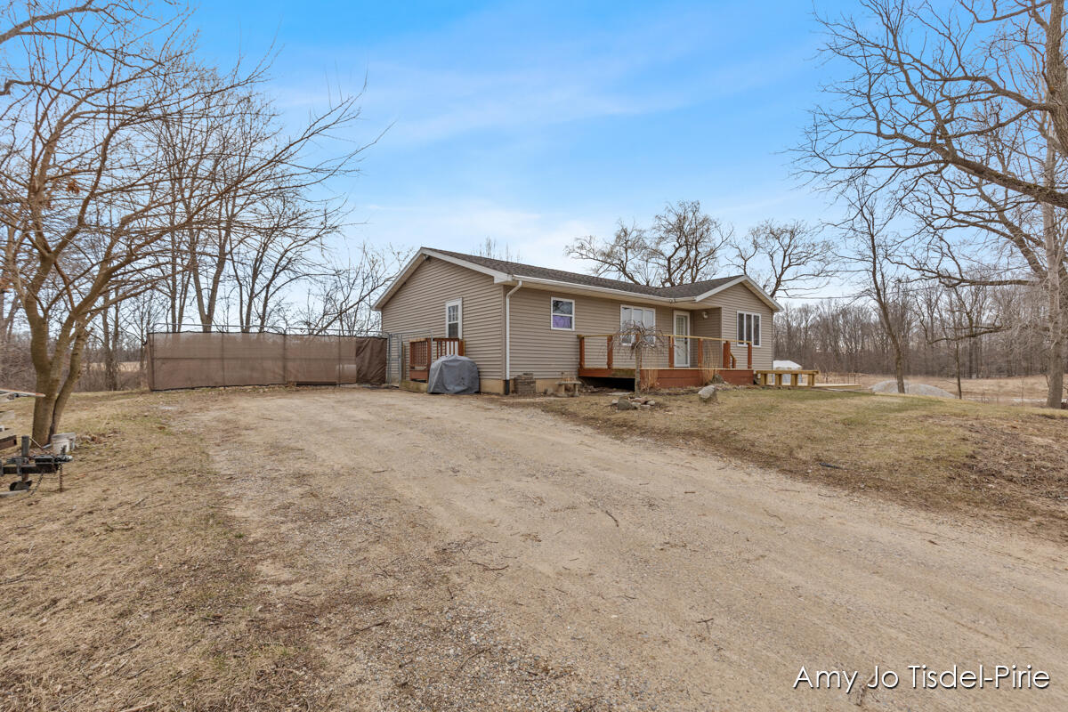 8899 Brown Road Fenwick, MI 48834 - Photo 2 of 20 IMG_1001