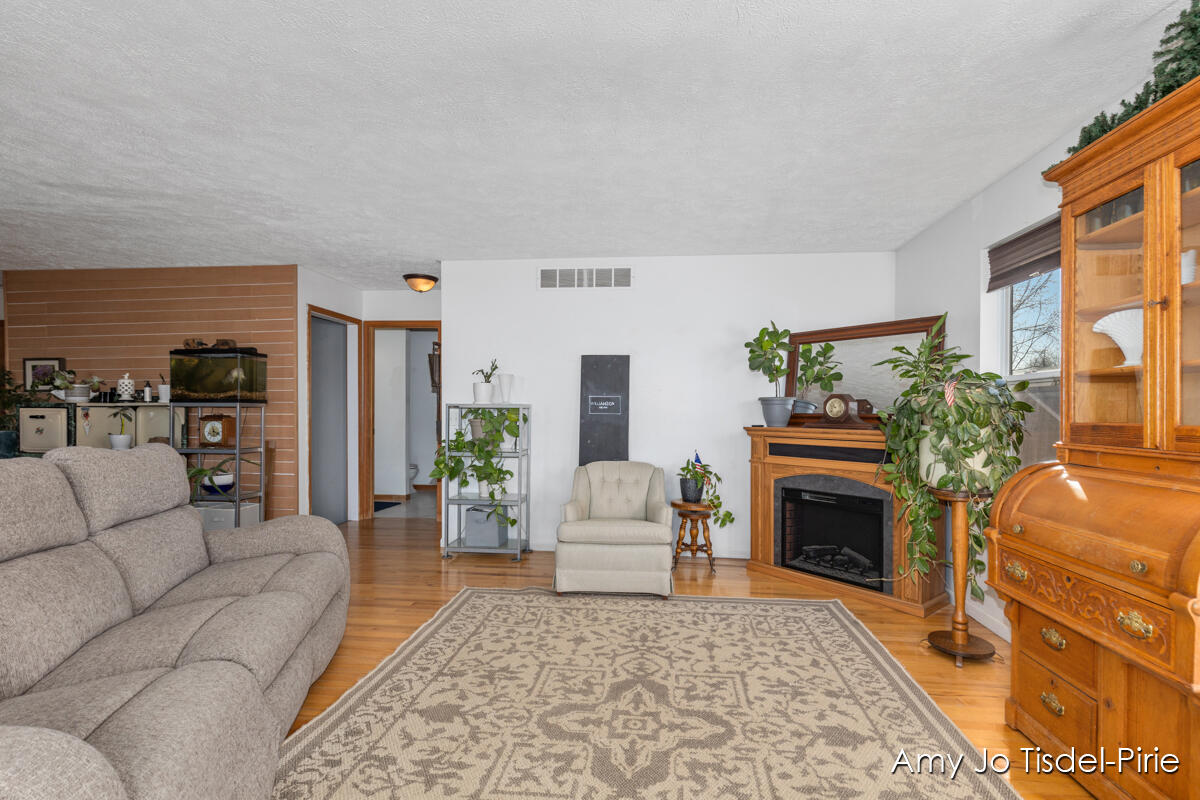 8899 Brown Road Fenwick, MI 48834 - Photo 4 of 20 IMG_1003