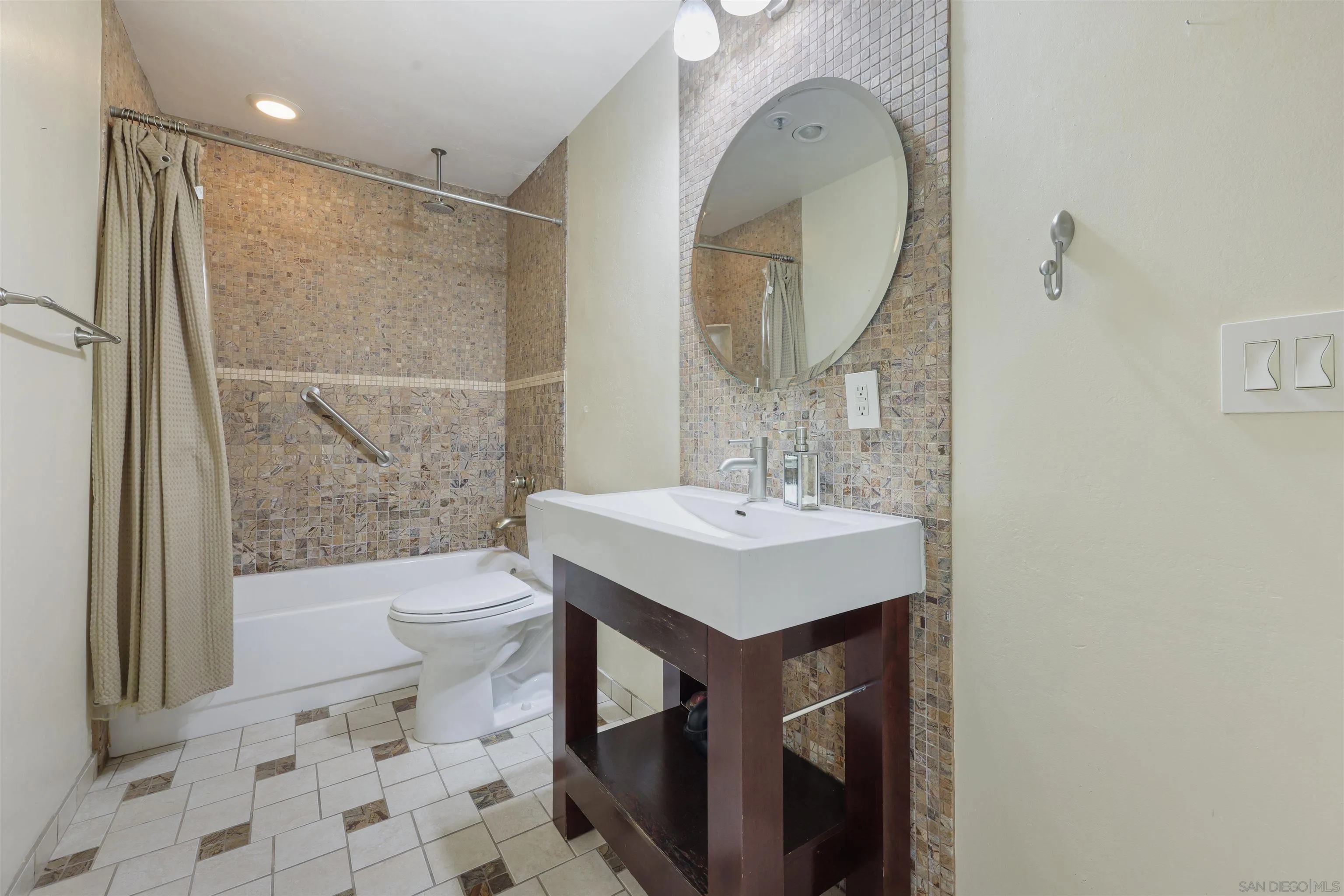 5605 Friars Road, Unit 280 San Diego, CA 92110 - Photo 12 of 31 Bathroom
