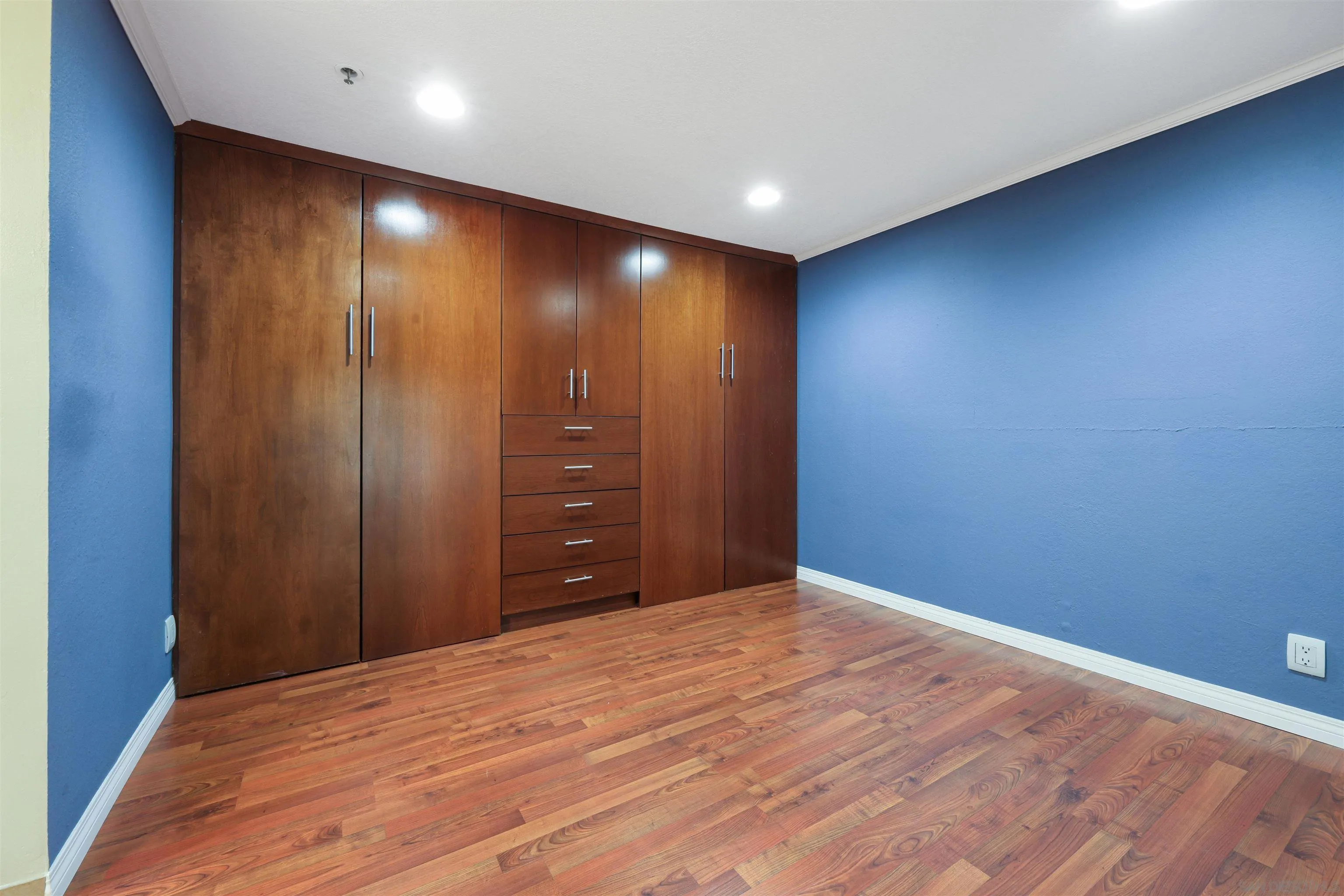 5605 Friars Road, Unit 280 San Diego, CA 92110 - Photo 18 of 31 Primary Bedroom