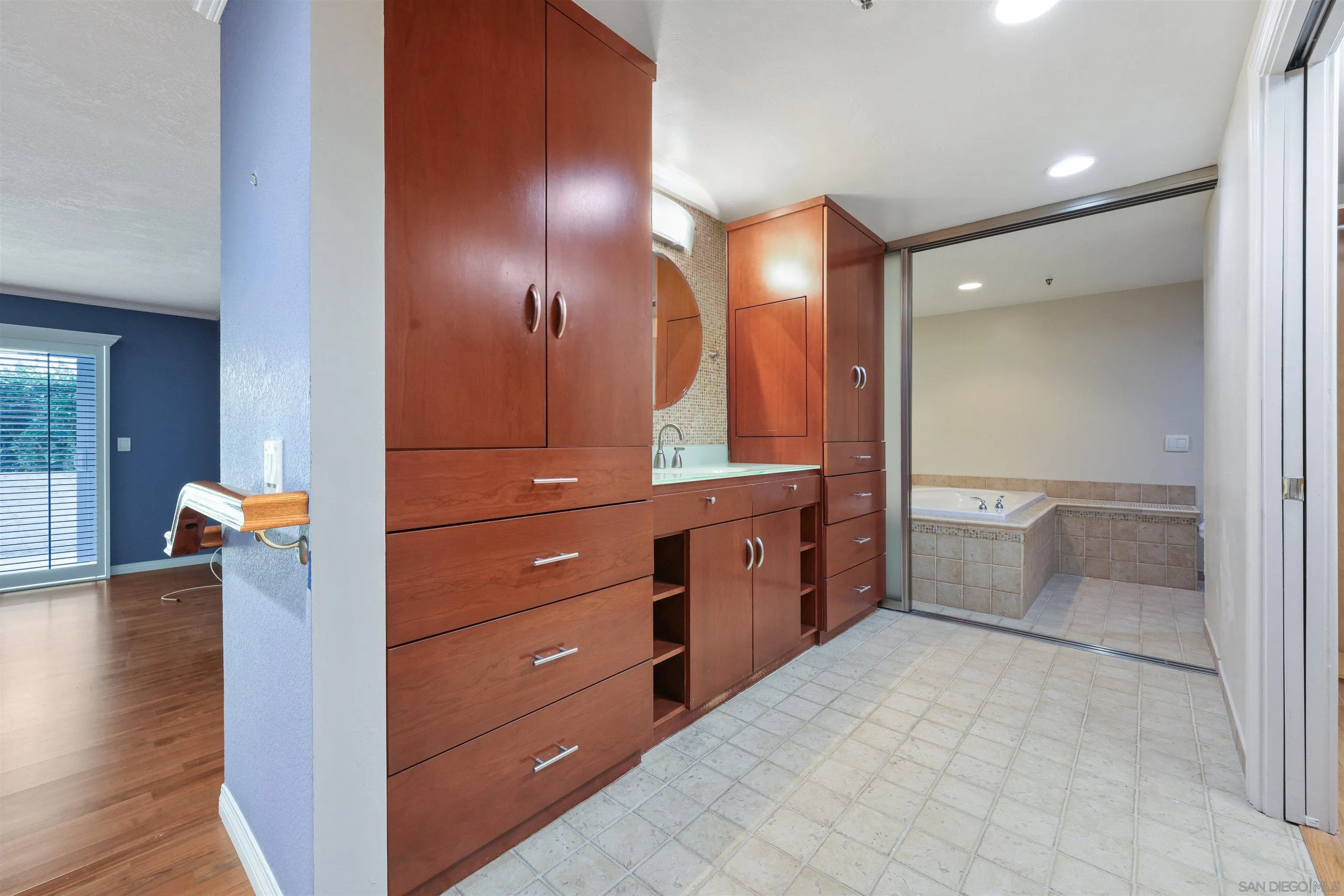 5605 Friars Road, Unit 280 San Diego, CA 92110 - Photo 20 of 31 Primary Bath/Spa