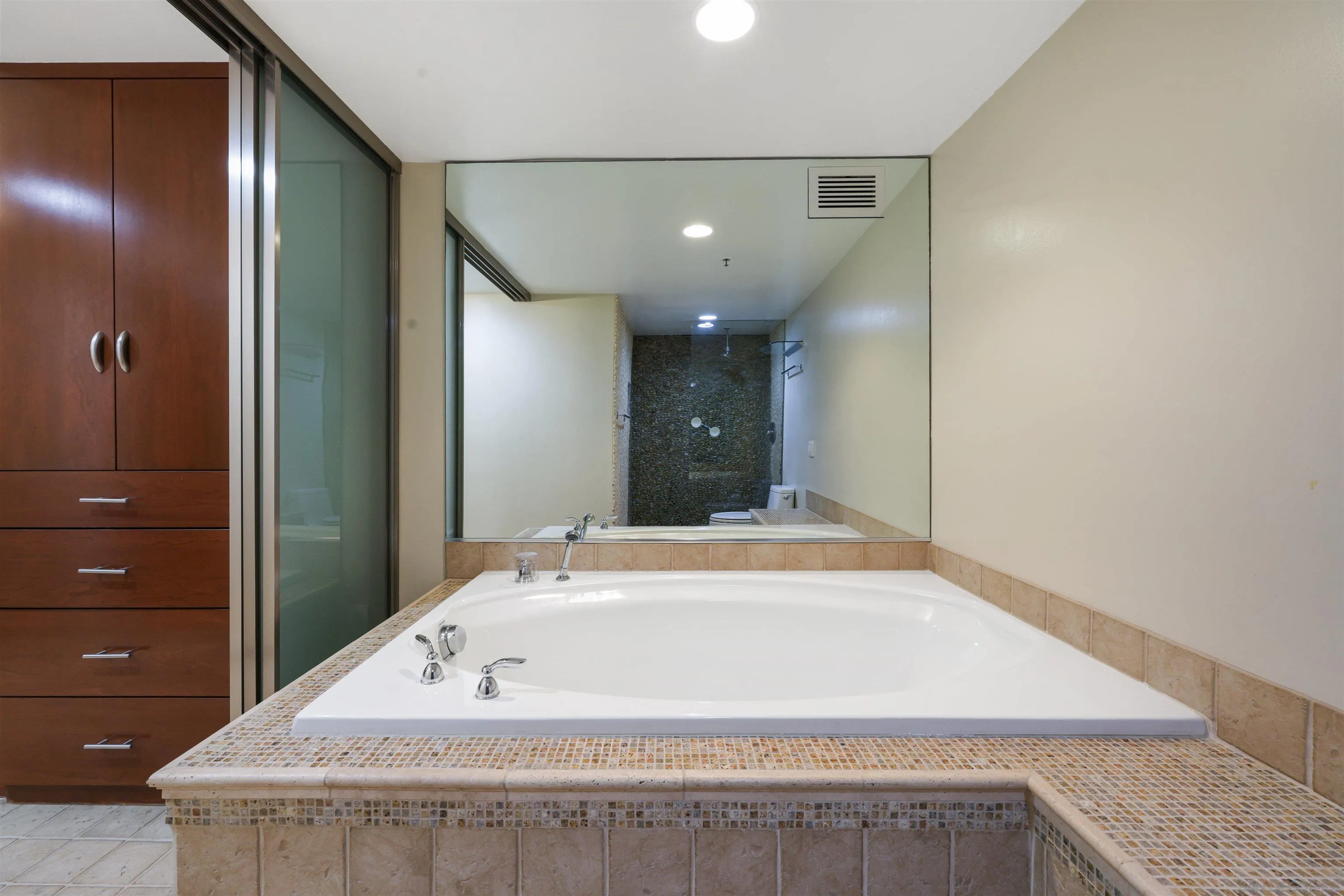 5605 Friars Road, Unit 280 San Diego, CA 92110 - Photo 22 of 31 Primary Bath/Spa