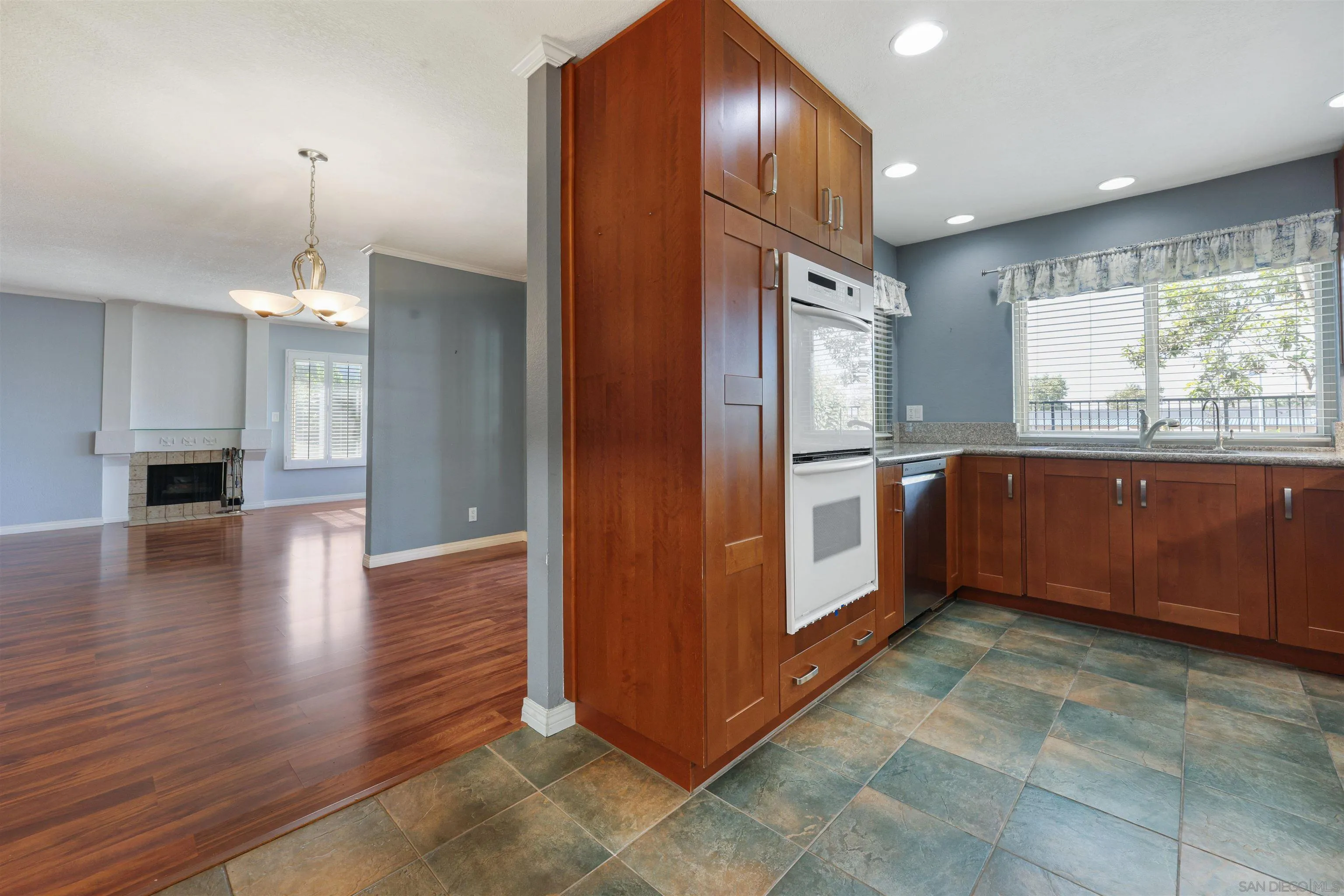 5605 Friars Road, Unit 280 San Diego, CA 92110 - Photo 4 of 31 Kitchen