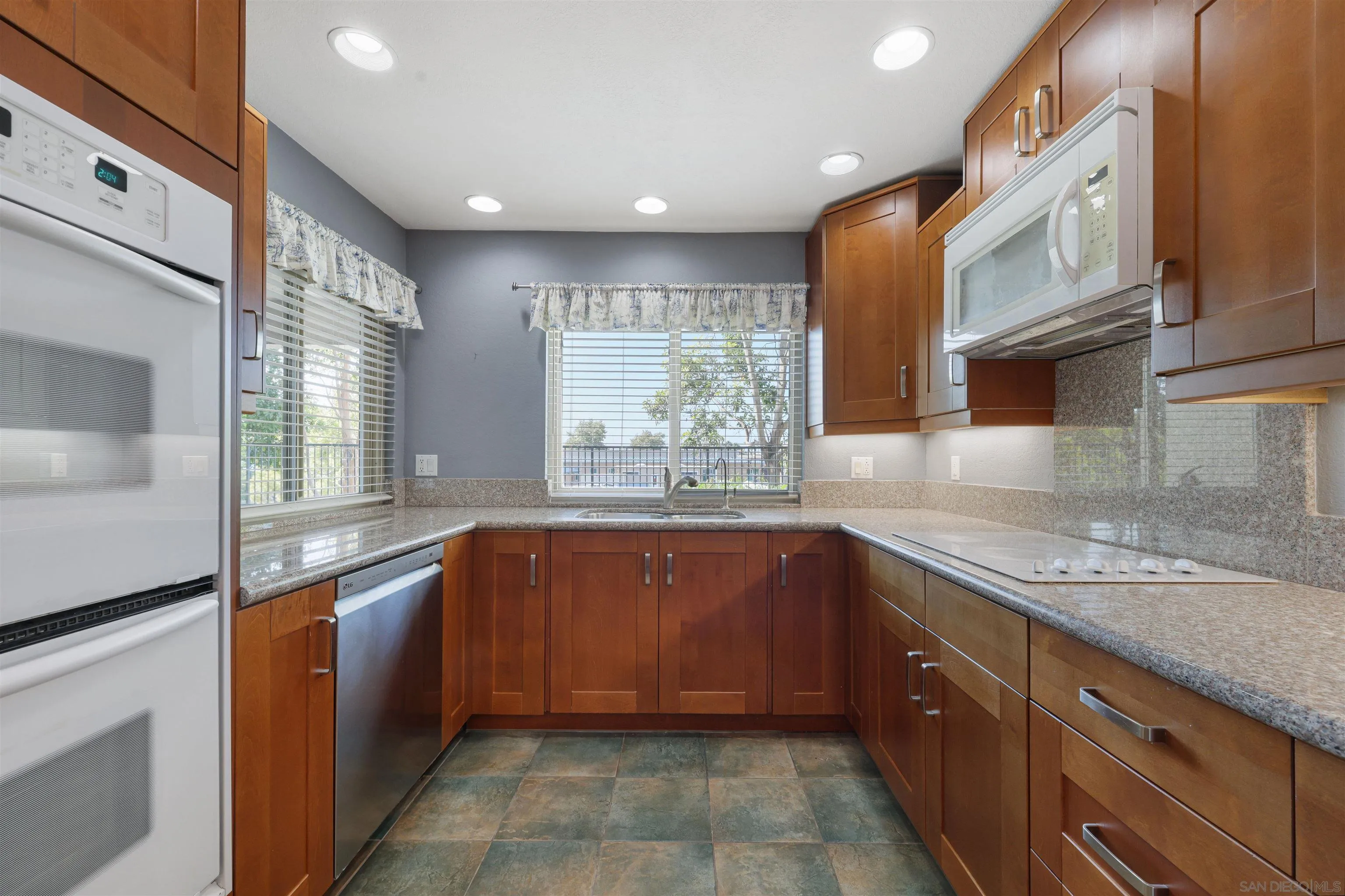 5605 Friars Road, Unit 280 San Diego, CA 92110 - Photo 5 of 31 Kitchen