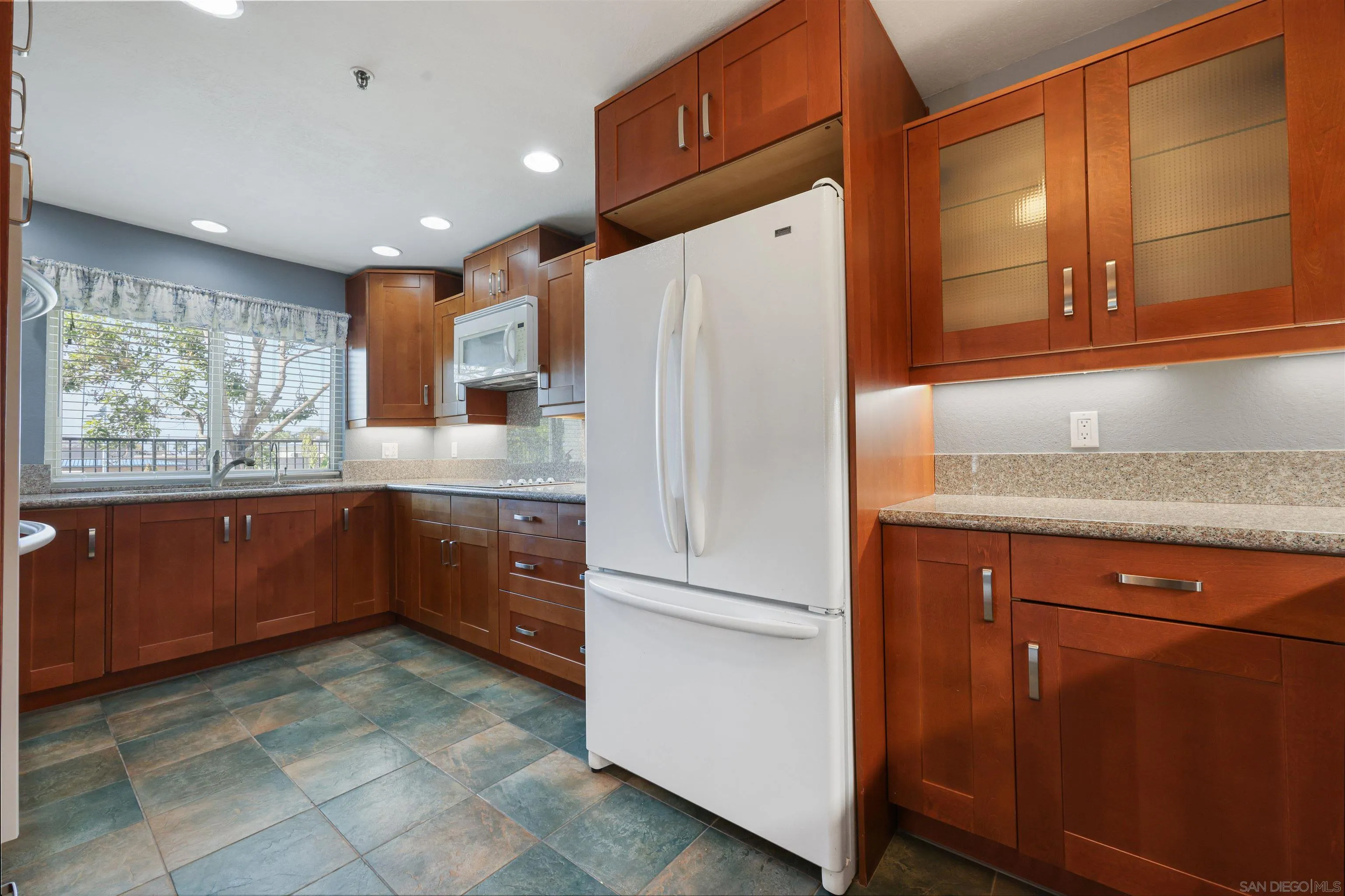 5605 Friars Road, Unit 280 San Diego, CA 92110 - Photo 6 of 31 Kitchen