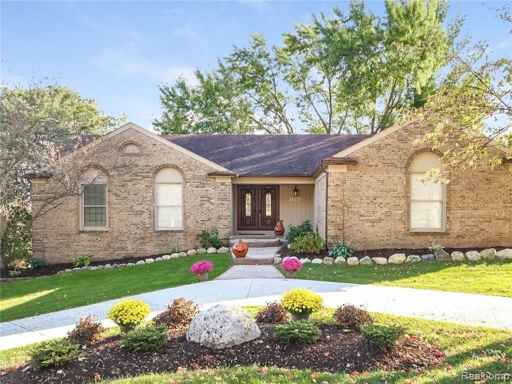36837 Chesapeake Road Farmington Hills, MI 48335 - Photo 1 of 35