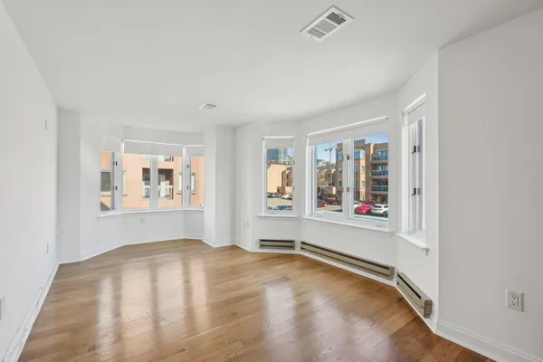 $839,000 | 316 Thornton Court, Unit 316, Edgewater, NJ 07020