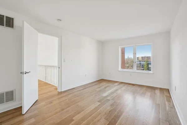 $839,000 | 316 Thornton Court, Unit 316, Edgewater, NJ 07020