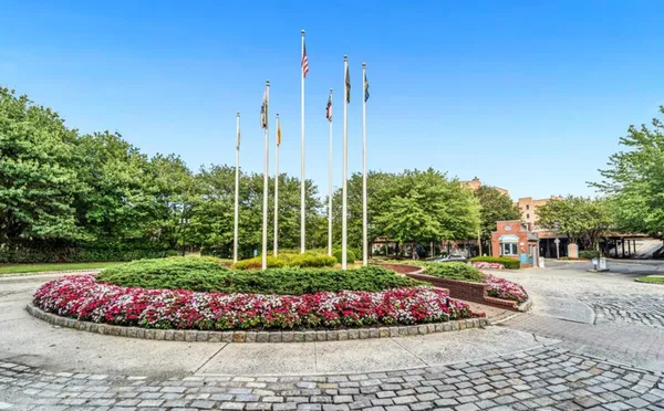 $839,000 | 316 Thornton Court, Unit 316, Edgewater, NJ 07020